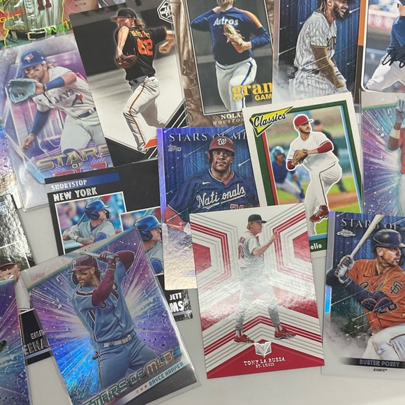 Assorted Baseball Trading Cards Collection - Picture 6 of 14